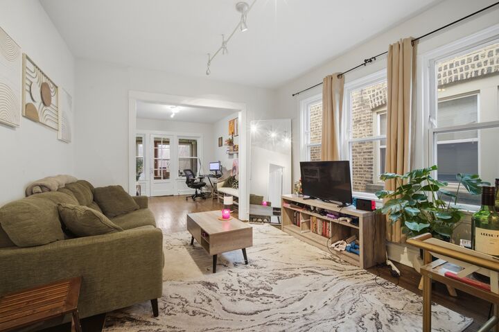 Property Photo:  4045 W Nelson Street  IL 60641 