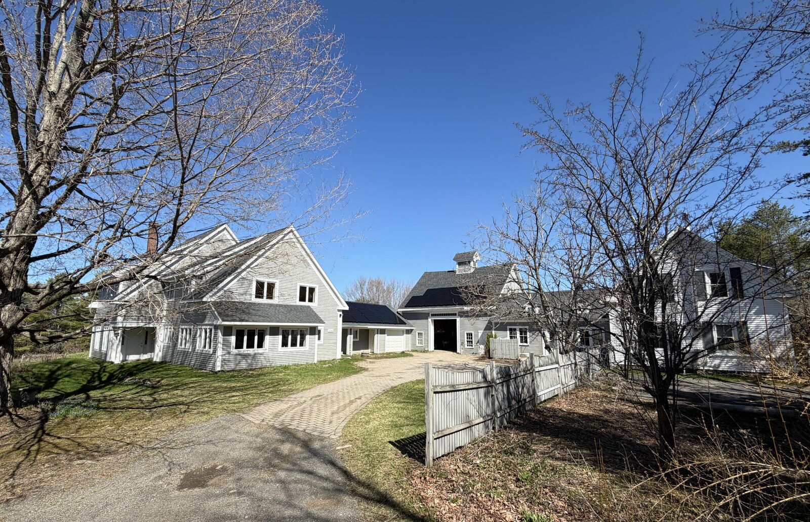 Property Photo: 1230 Kenduskeag Avenue ME 04401