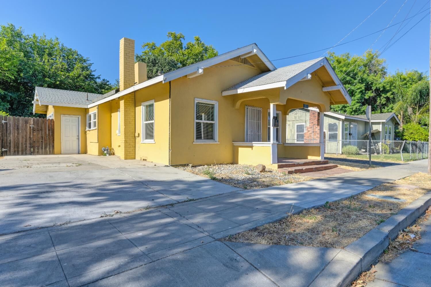 Property Photo: 911 Cross Street CA 95695