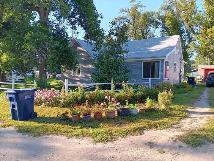 Property Photo: 603 Pearl Street N ND 58011