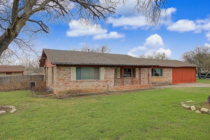 Property Photo:  4113 Canyon Trail  TX 76135 