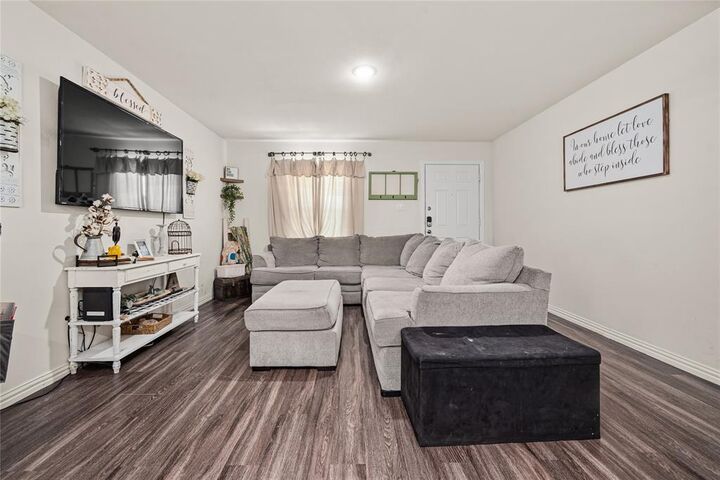 Property Photo:  452 Bobbie Street  TX 75147 