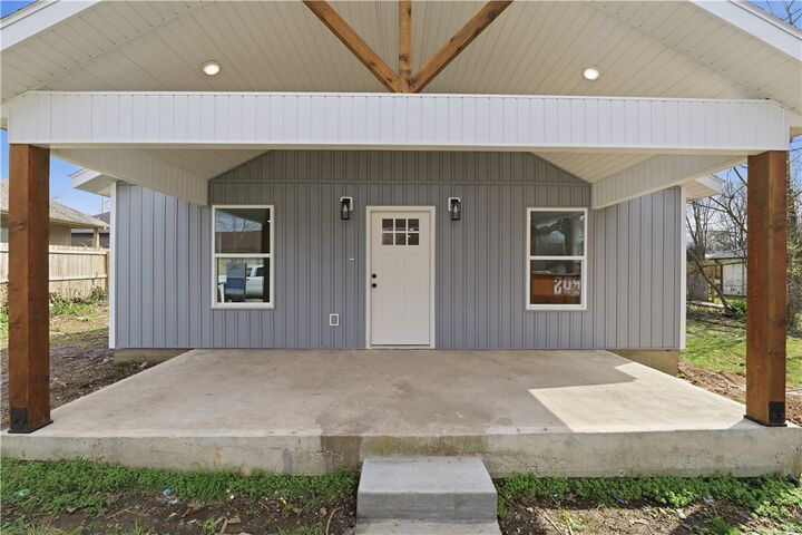Property Photo:  504 4th Ave NE  AR 72736 