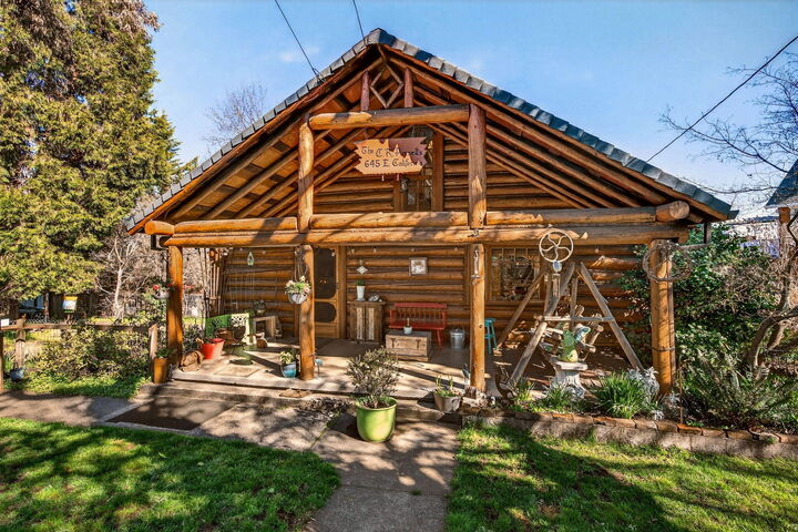 Property Photo:  645 E California Street  OR 97530 