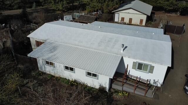 Property Photo: 9810 Puckett Lane OR 97601