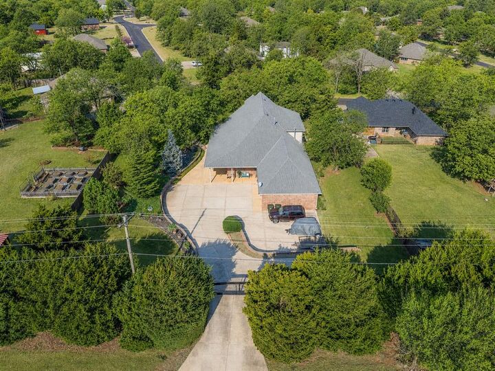 Property Photo: 4104 Prairie Falcon Point OK 73034