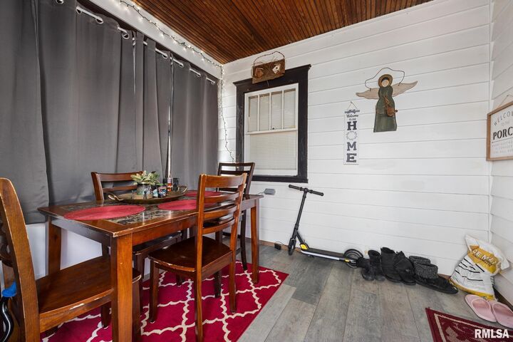 Property Photo:  804 W Maywood Avenue  IL 61604 