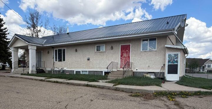 Property Photo: 5001 62 Avenue AB T4J 1E6