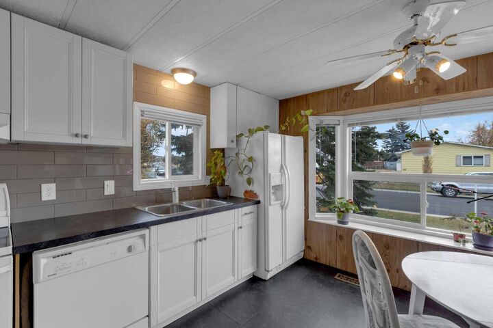 Property Photo:  47 Huntstrom Drive NE  AB T2K 5T4 