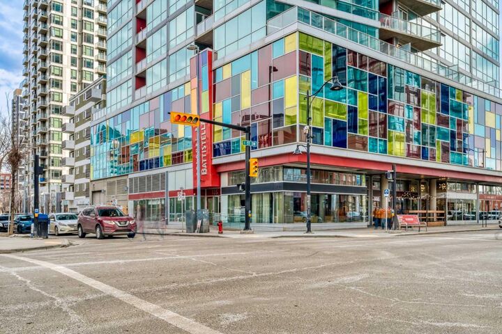 Property Photo: 135 13 Avenue SW 2111 AB T2R 0V5