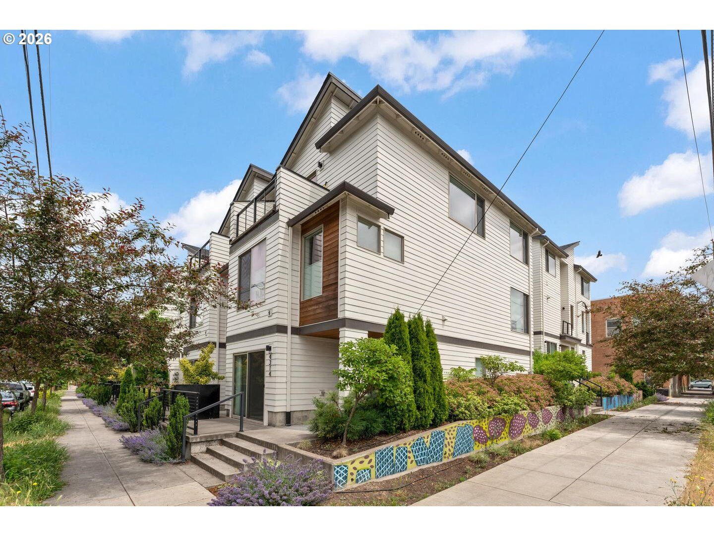 Property Photo: 961 N Skidmore St OR 97217