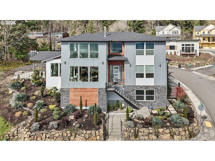 Property Photo:  1757 N Columbia Ridge Way  WA 98671 