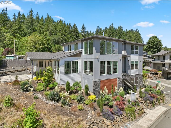 Property Photo: 1757 N Columbia Ridge Way WA 98671