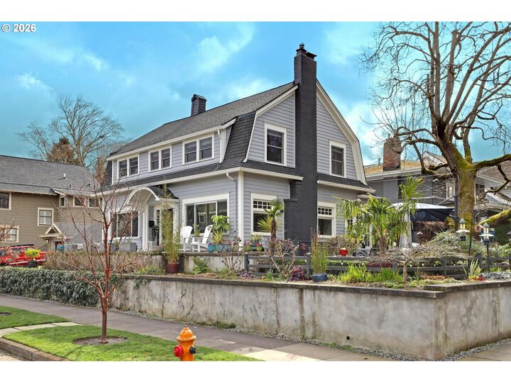 Property Photo:  2610 NE Brazee St  OR 97212 