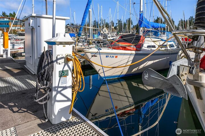 Property Photo: 141 Parfitt Way SW D31 WA 98110