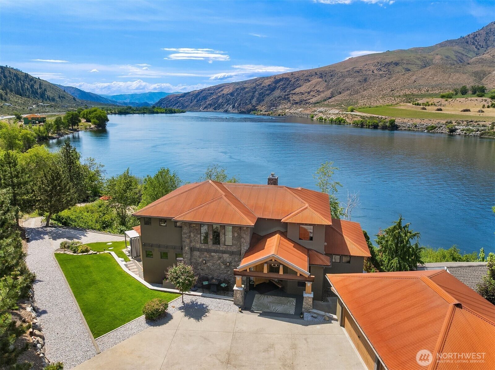 Property Photo:  23195  Columbia Pointe Lane  WA 98843 