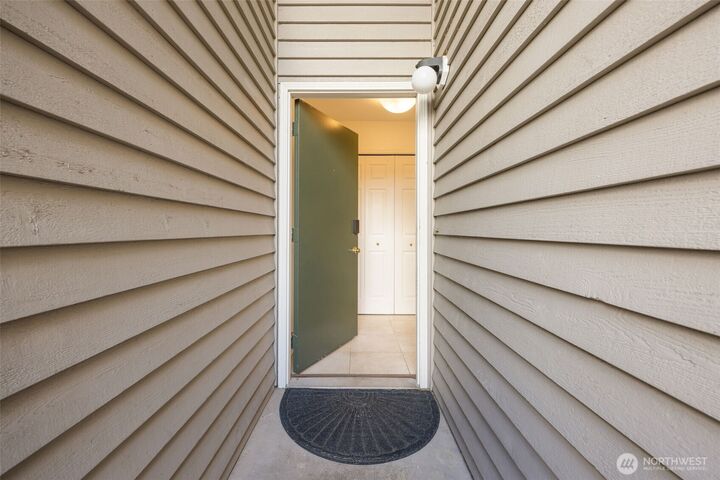 Property Photo:  9926 NE 144th Lane 301  WA 98034 