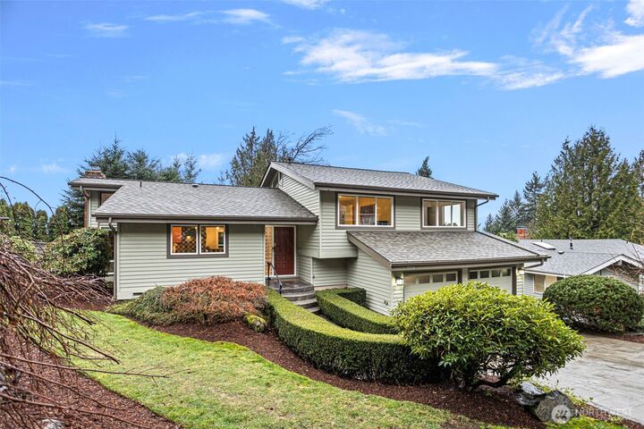 Property Photo:  5716  141st Place SE  WA 98006 