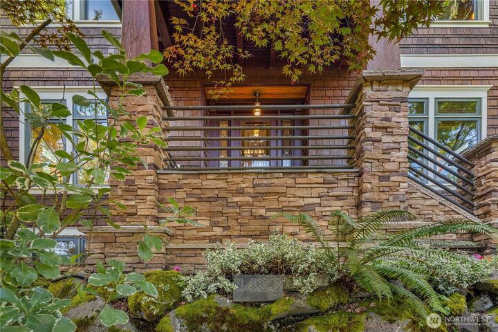 Property Photo:  1423  37 Avenue  WA 98122 