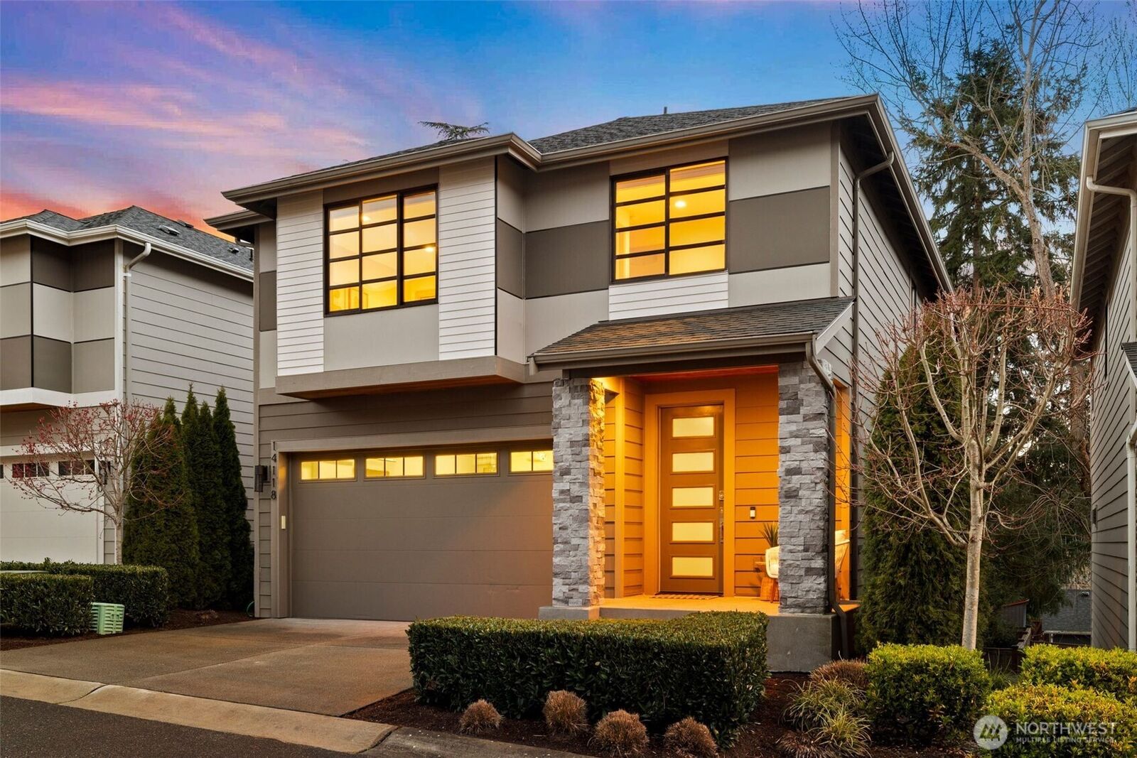 Property Photo: 14118 74th Court NE 10 WA 98034