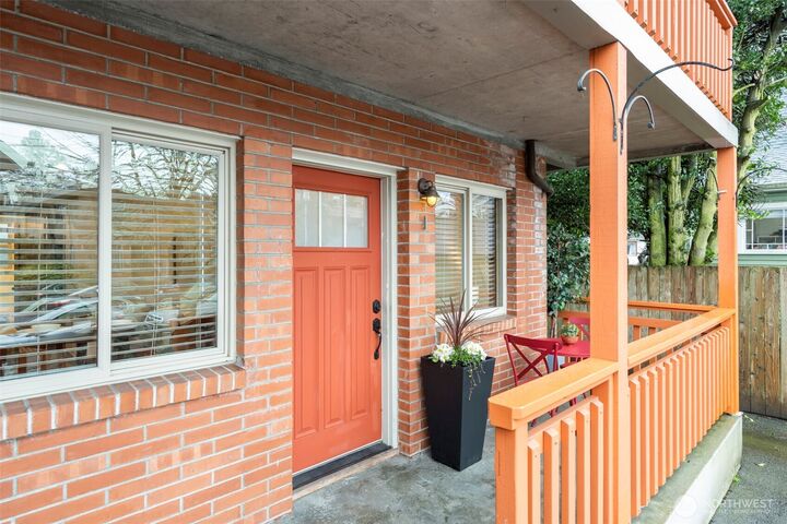 Property Photo:  461 N 45th Street 1  WA 98103 