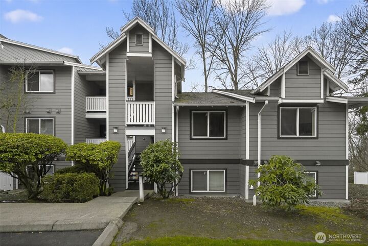 Property Photo:  901  Sunset Boulevard NE D215  WA 98056 