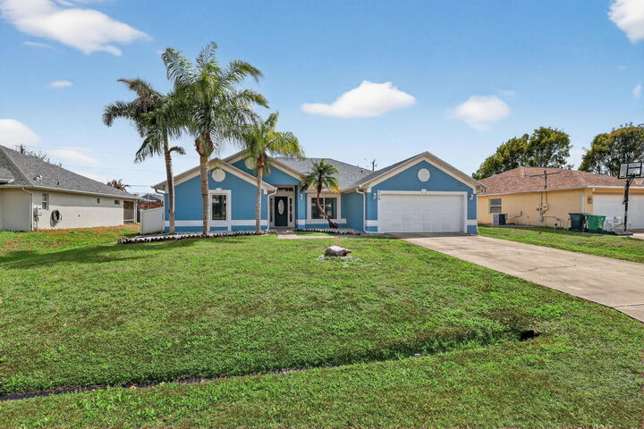 Property Photo:  566 SW Sea Holly Terrace  FL 34984 