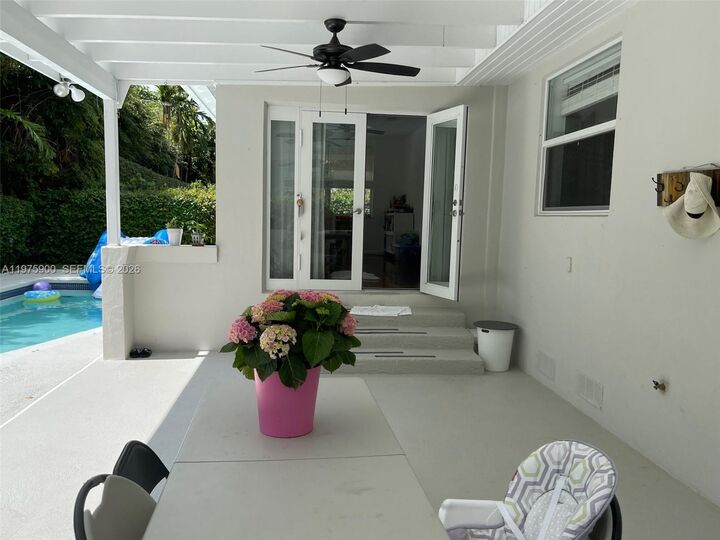 Property Photo: 1420 Baracoa Ave FL 33146