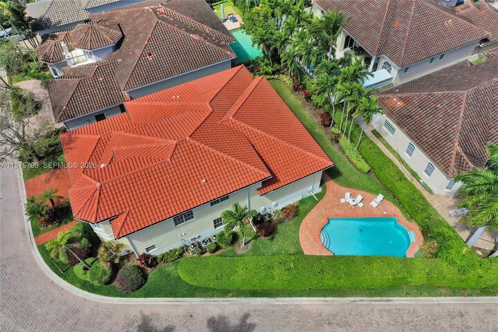 Property Photo: 901 Manatee Way FL 33019