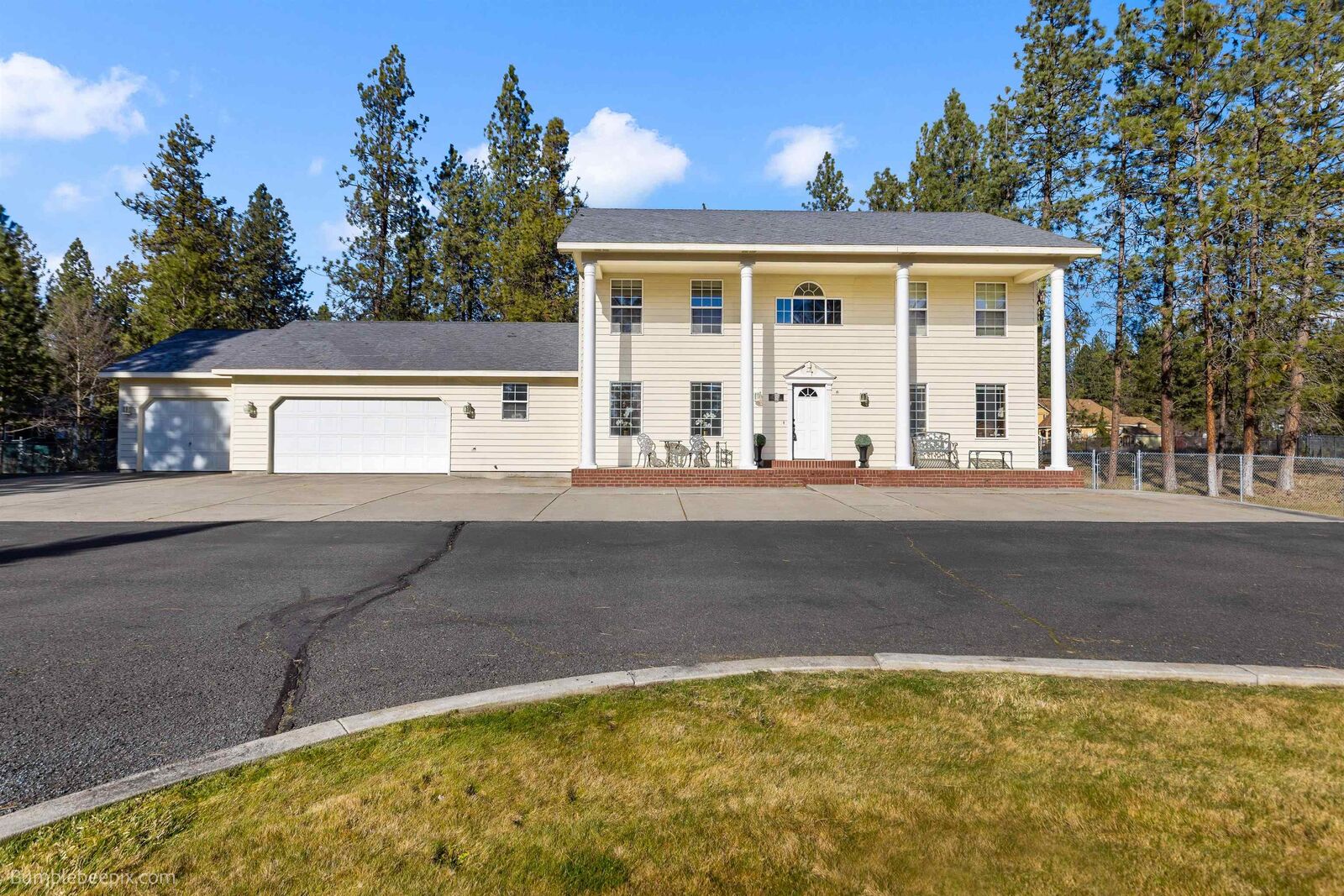 Property Photo:  16607 N Primrose Ln  WA 99026 