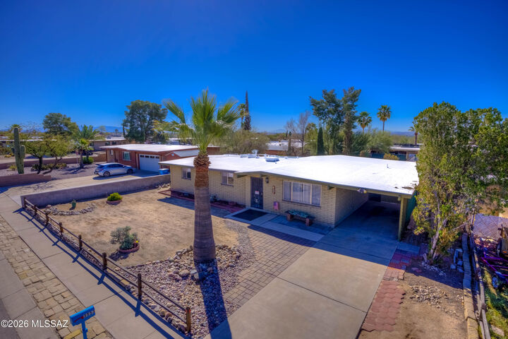 Property Photo:  3553 W Eastham Lane  AZ 85741 