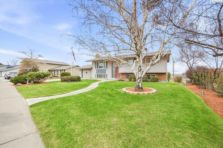 Property Photo:  2620 W Klamath Ave  WA 99336 