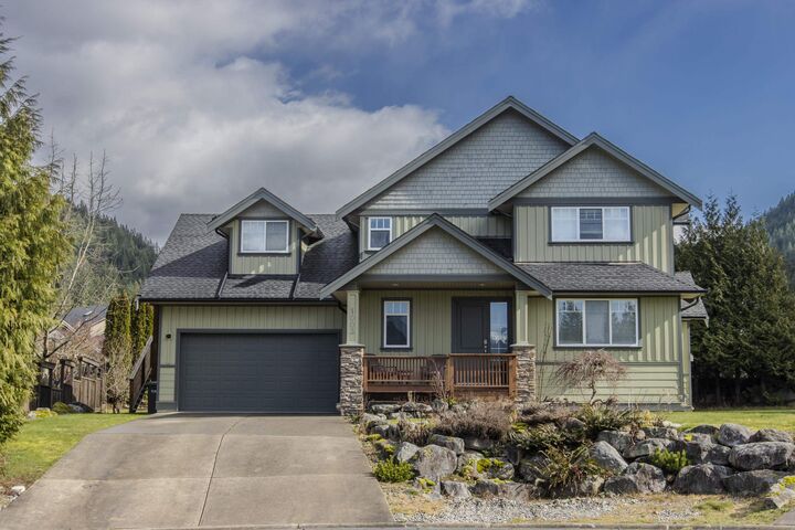 Property Photo: 1003 Ash Place BC V8B 0W2