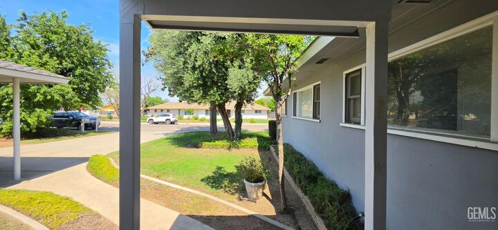 Property Photo: 681 W Belleview Avenue CA 93257