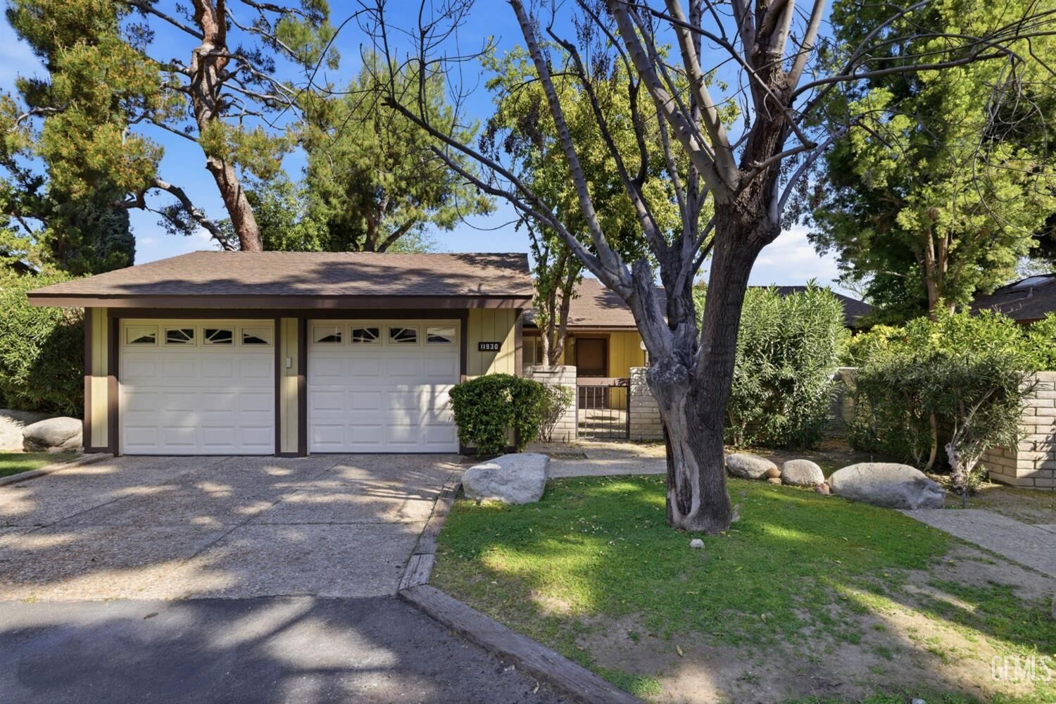 Property Photo:  11930 Laver Court  CA 93306 