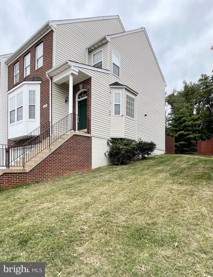 Property Photo:  5142 Ballycastle Circle  VA 22315 