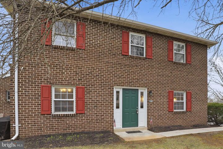 Property Photo:  1332 Blue Jay Drive  PA 17601 