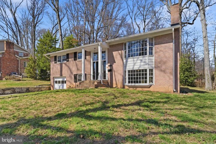 Property Photo:  9116 Hamilton Drive  VA 22031 