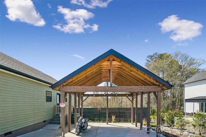 Property Photo:  1709 N New Hope Road  NC 28054 