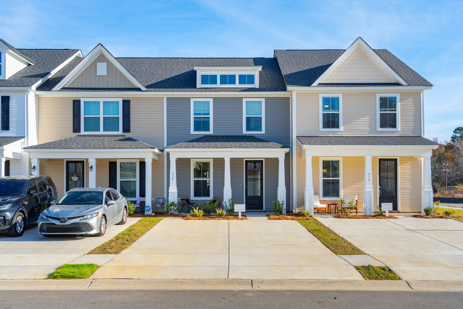 Property Photo:  826 Alma Square Drive  SC 29461 