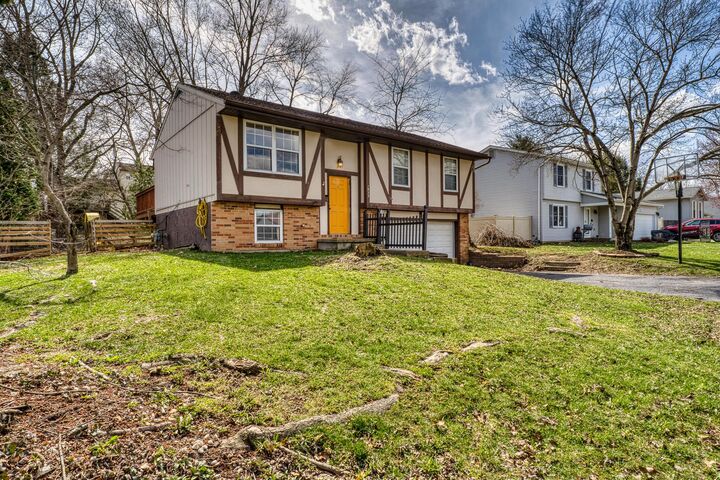 Property Photo:  1833 Lakeview Drive  OH 43055 