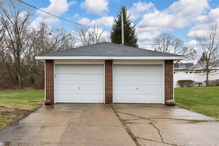 Property Photo:  211 E 39th Street  PA 16504 