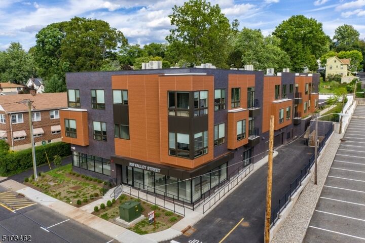 Property Photo:  320 Valley St 309  NJ 07079 