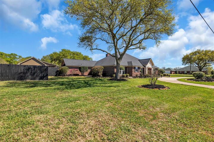 Property Photo:  6700 Plantation Drive  TX 77523 