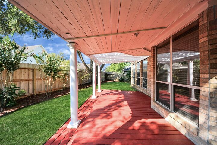 Property Photo:  4422 Roundtree Lane  TX 77459 