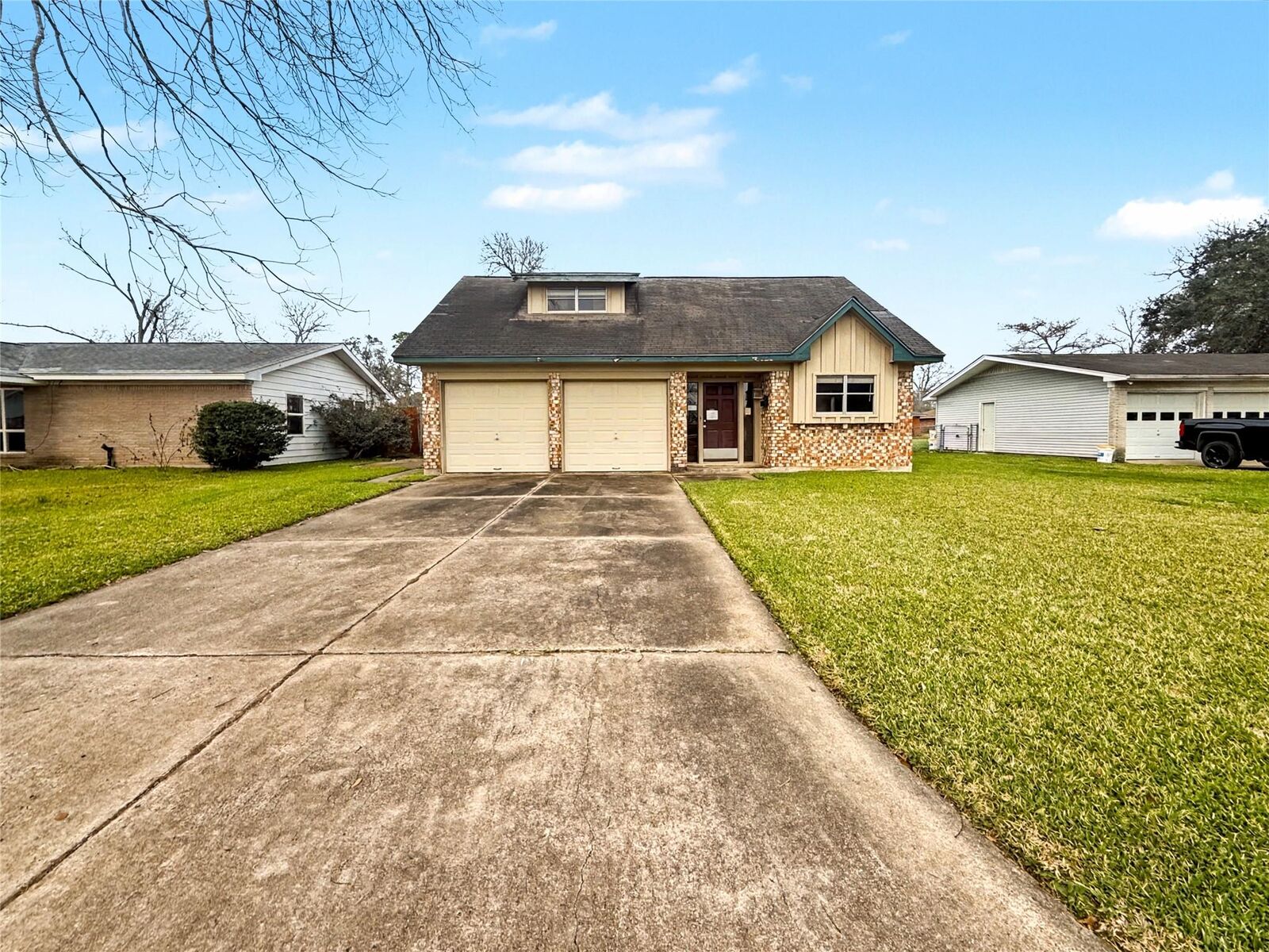 Property Photo:  613 Center Way Street  TX 77566 
