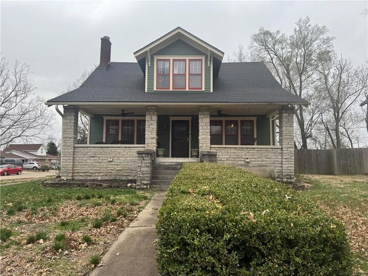 Property Photo:  301 S Castle Street  KS 66071 