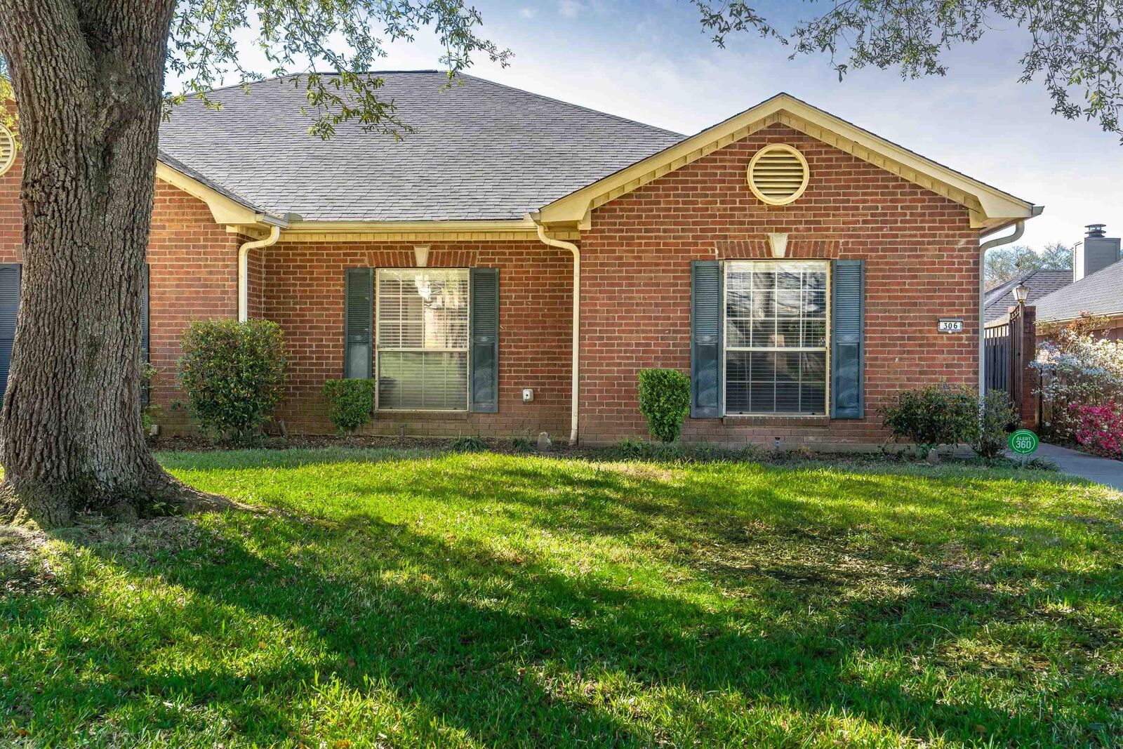 Property Photo:  306 Hampton Ct  TX 75605 
