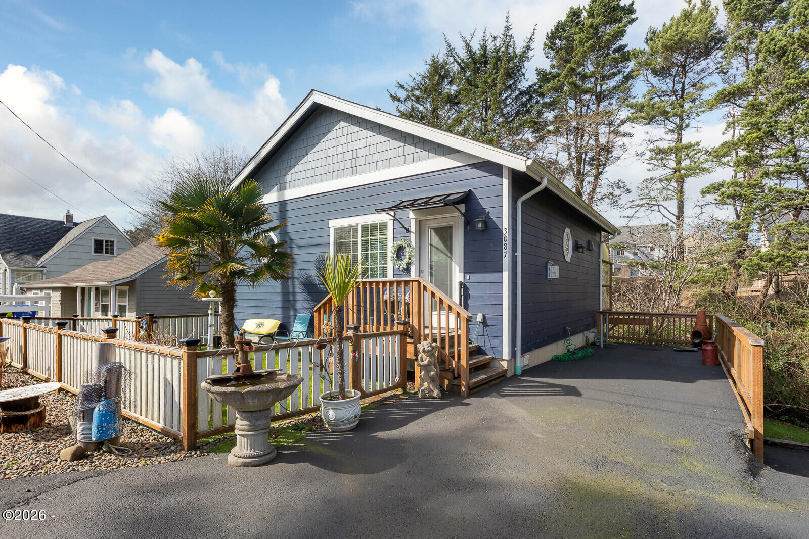 Property Photo: 3087 SW Beach Avenue OR 97367