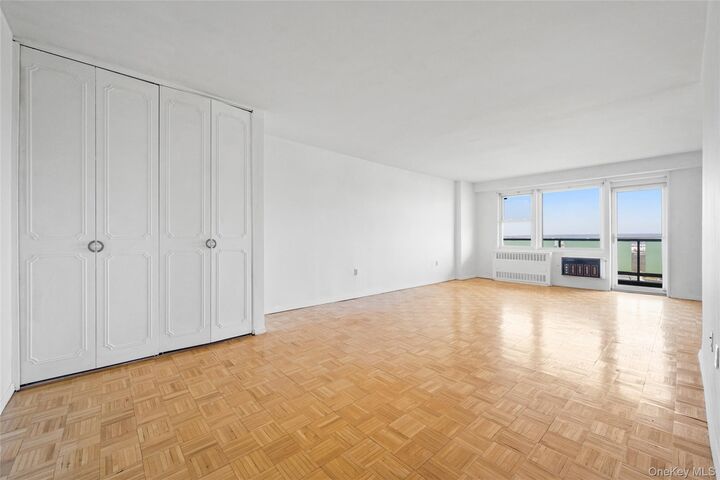 Property Photo:  1841 Central Park Avenue 18P  NY 10710 